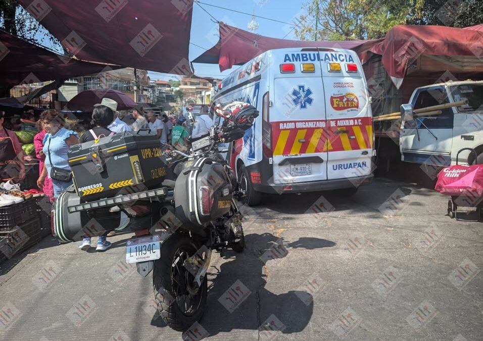 Cuatrimoto arrolla a tres mujeres en el mercado de La Tamacua
