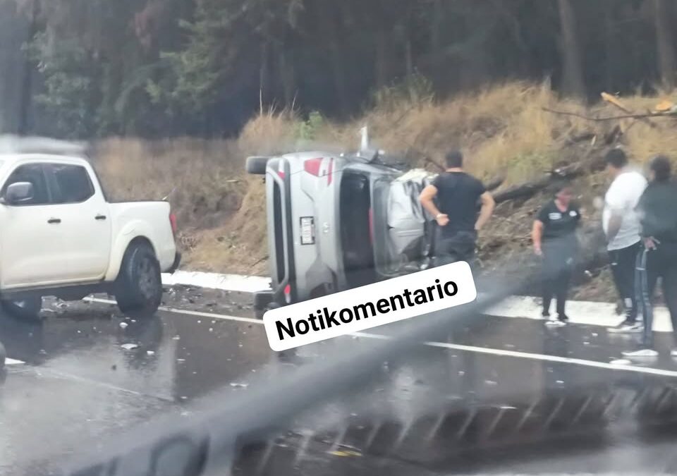 Mueren dos personas en choque en la autopista siglo XXI