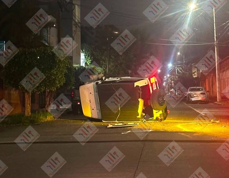 Muere conductor de camioneta al ser atacado a balazos
