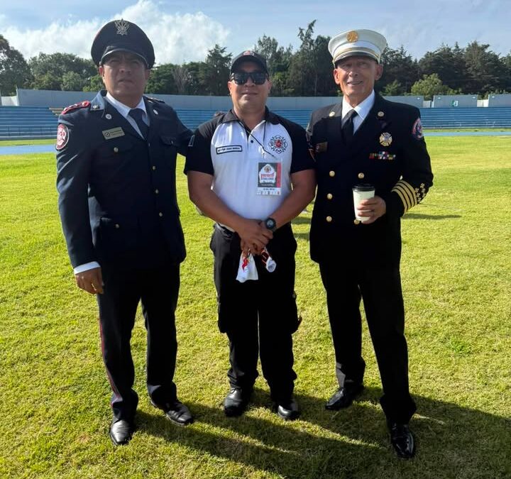 Bombero uruapense representa a México en encuentro internacional realizado en Guatemala