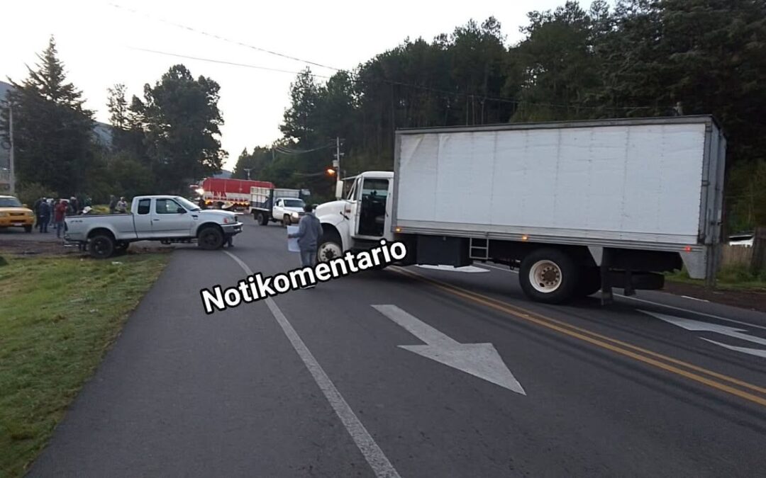 Bloquean carretera Uruapan – Los Reyes