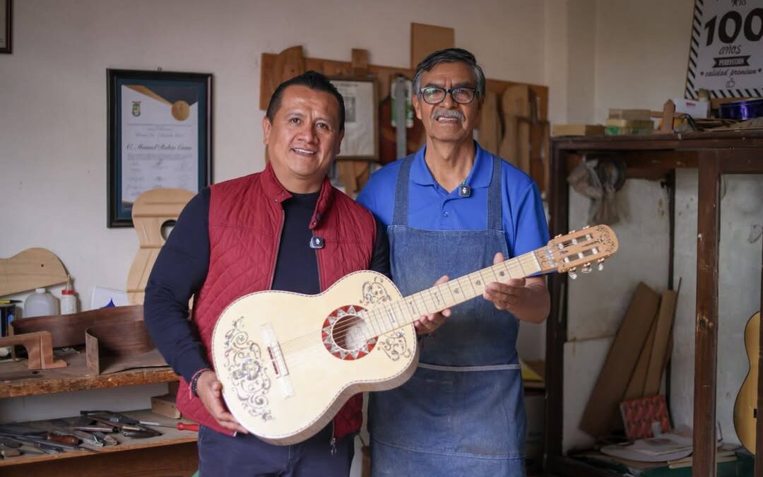Entre nostalgias y guitarras, Torres Piña vuelve a Paracho, su tierra natal