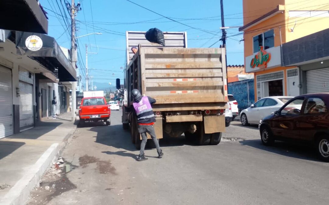 Coordinan acciones para reforzar la limpieza de calles en Uruapan