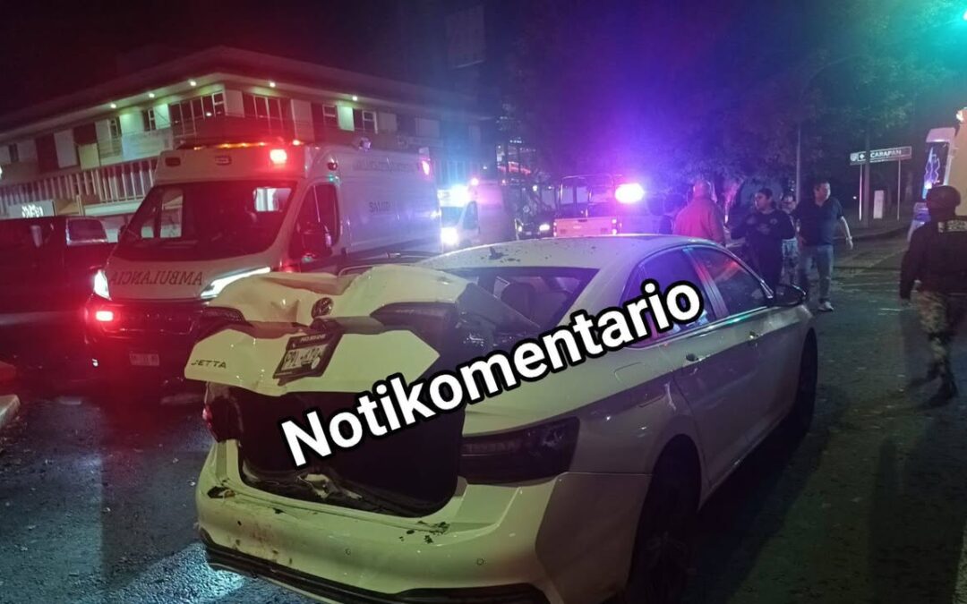 Motociclistas graves al chocar contra un auto