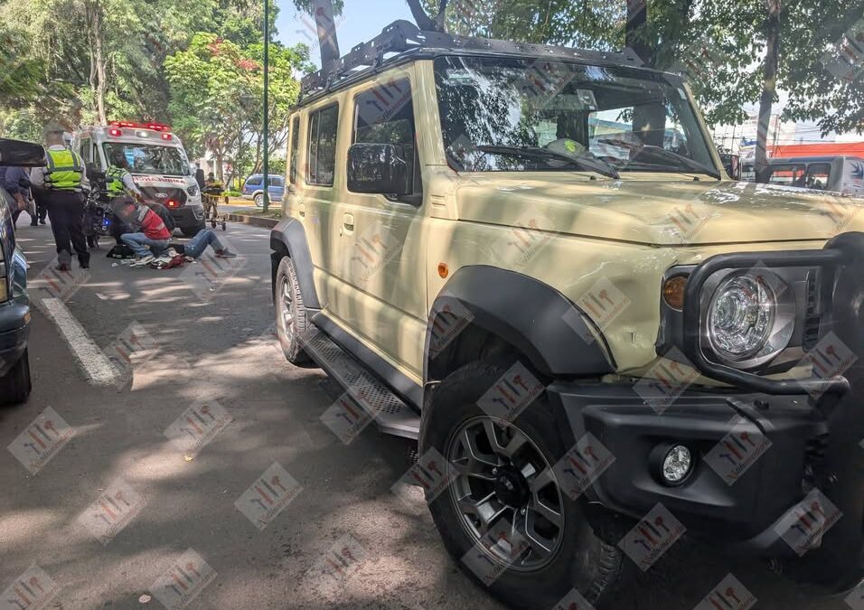 Mujer herida al ser atropellada por una camioneta