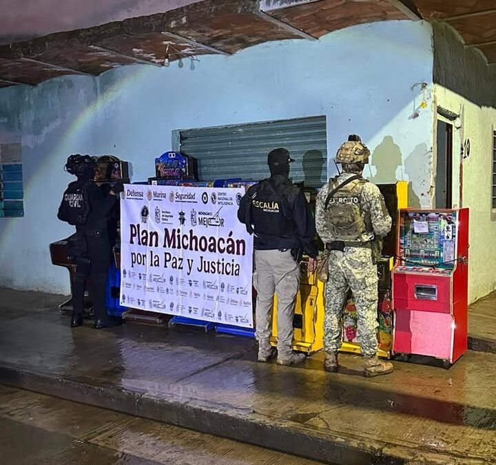 Asegura 49 máquinas tragamonedas, narcóticos y detiene a un hombre