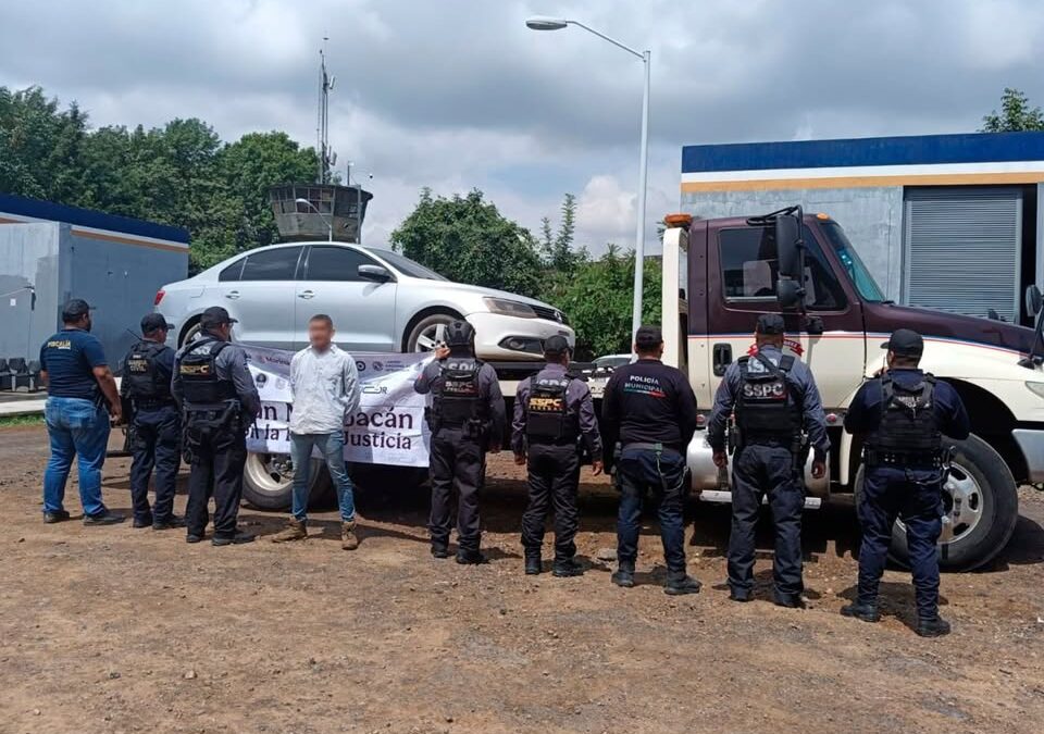 Detienen a hombre con auto con reporte de robo